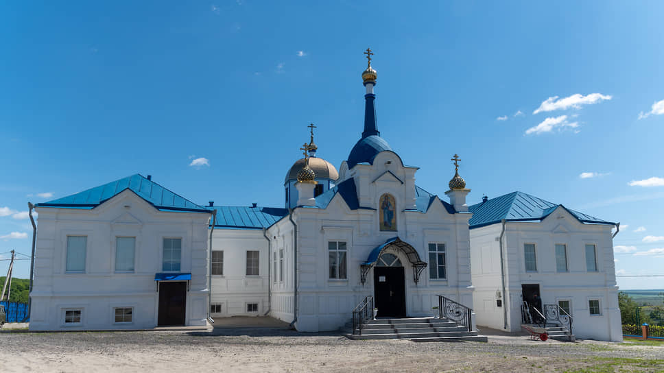 Горнальский Свято-Николаевский Белогорский мужской монастырь.